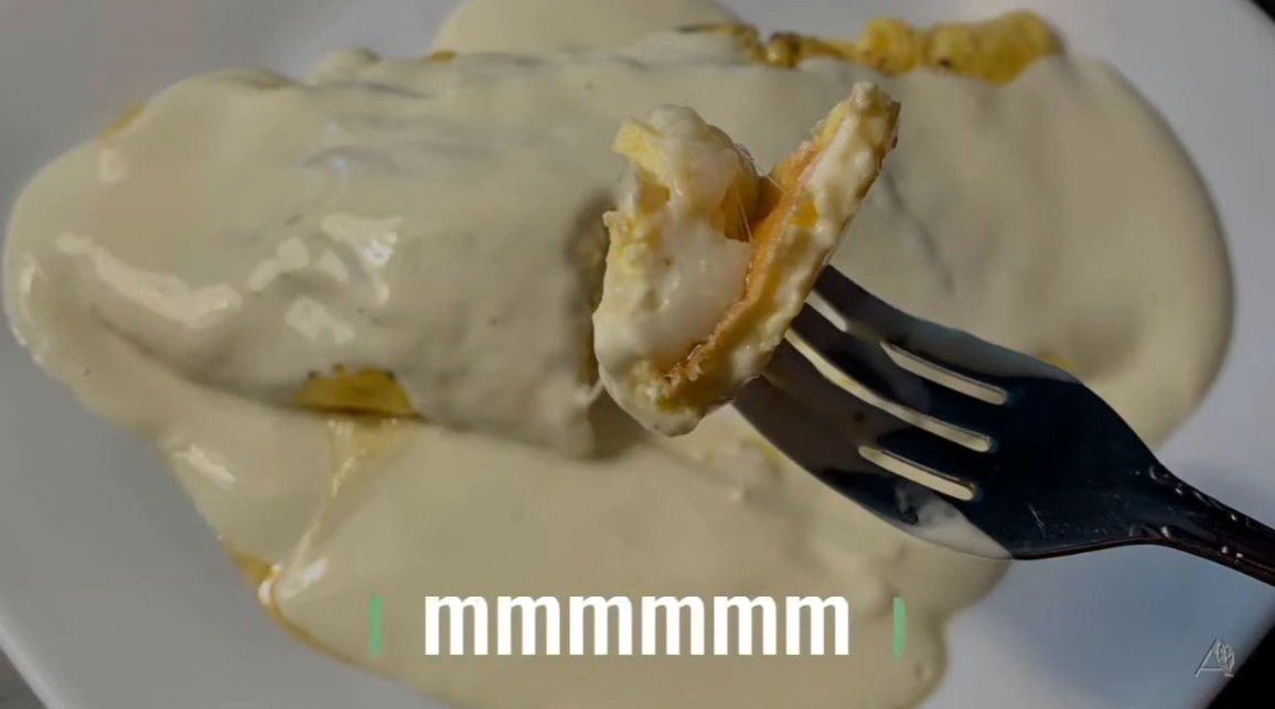 Smothered Cheese Omelet – Low-Carb Cheesy Breakfast
